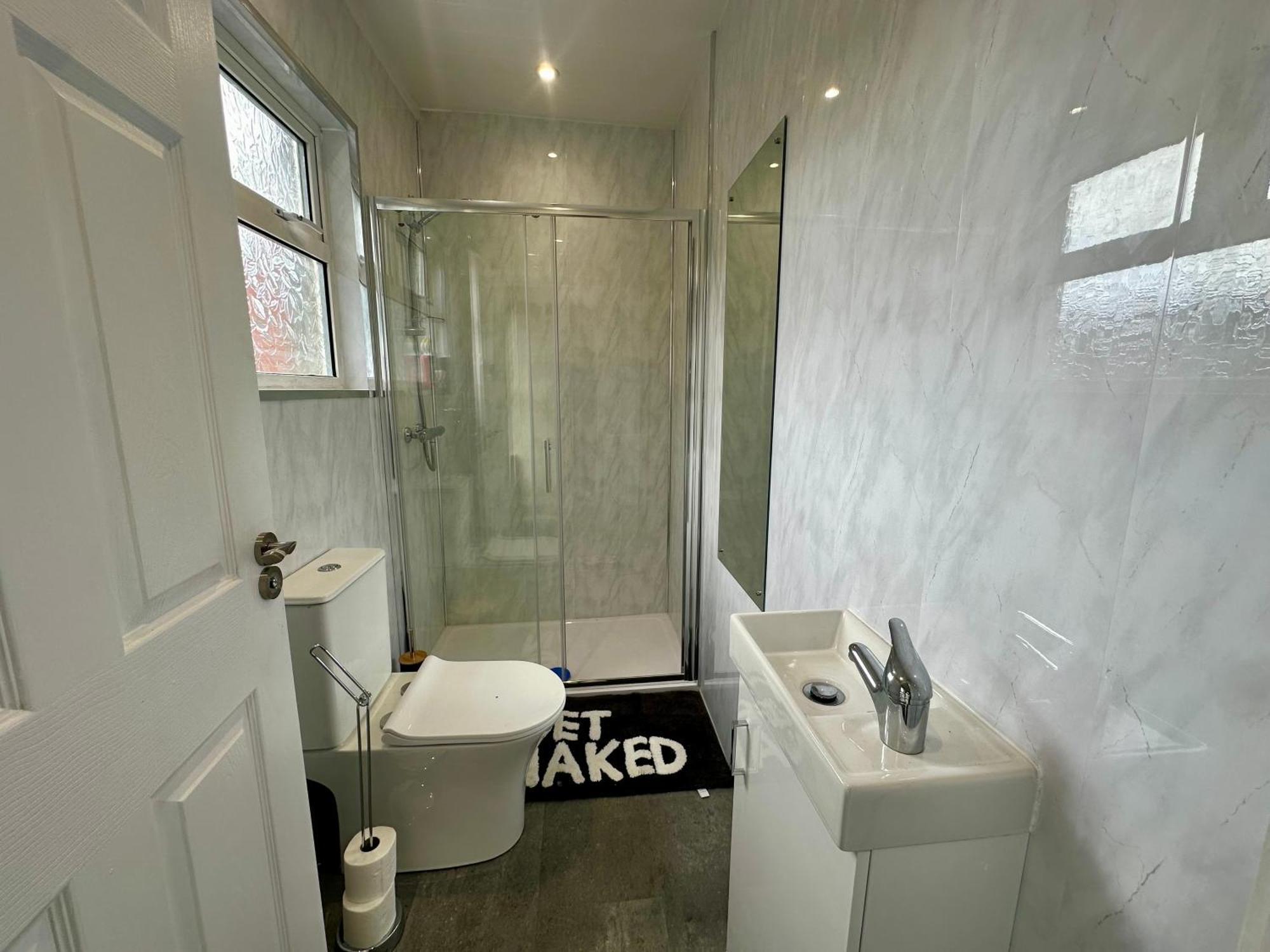 Falls Road Holiday home *