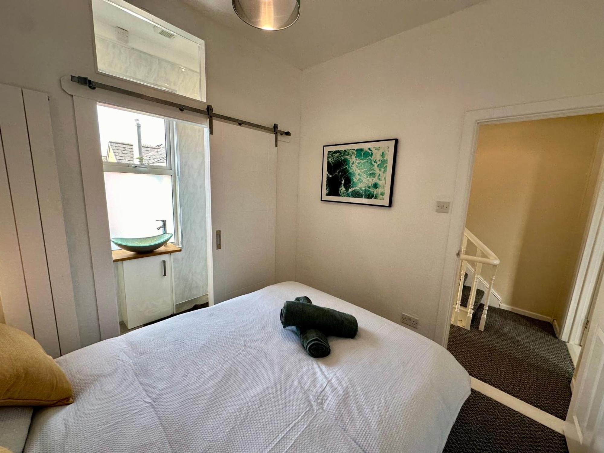 Falls Road Holiday home *